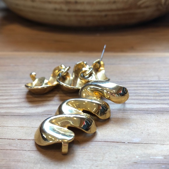 Vintage | Gold-tone Link Statement PiercedEarrings - Picture 3 of 7